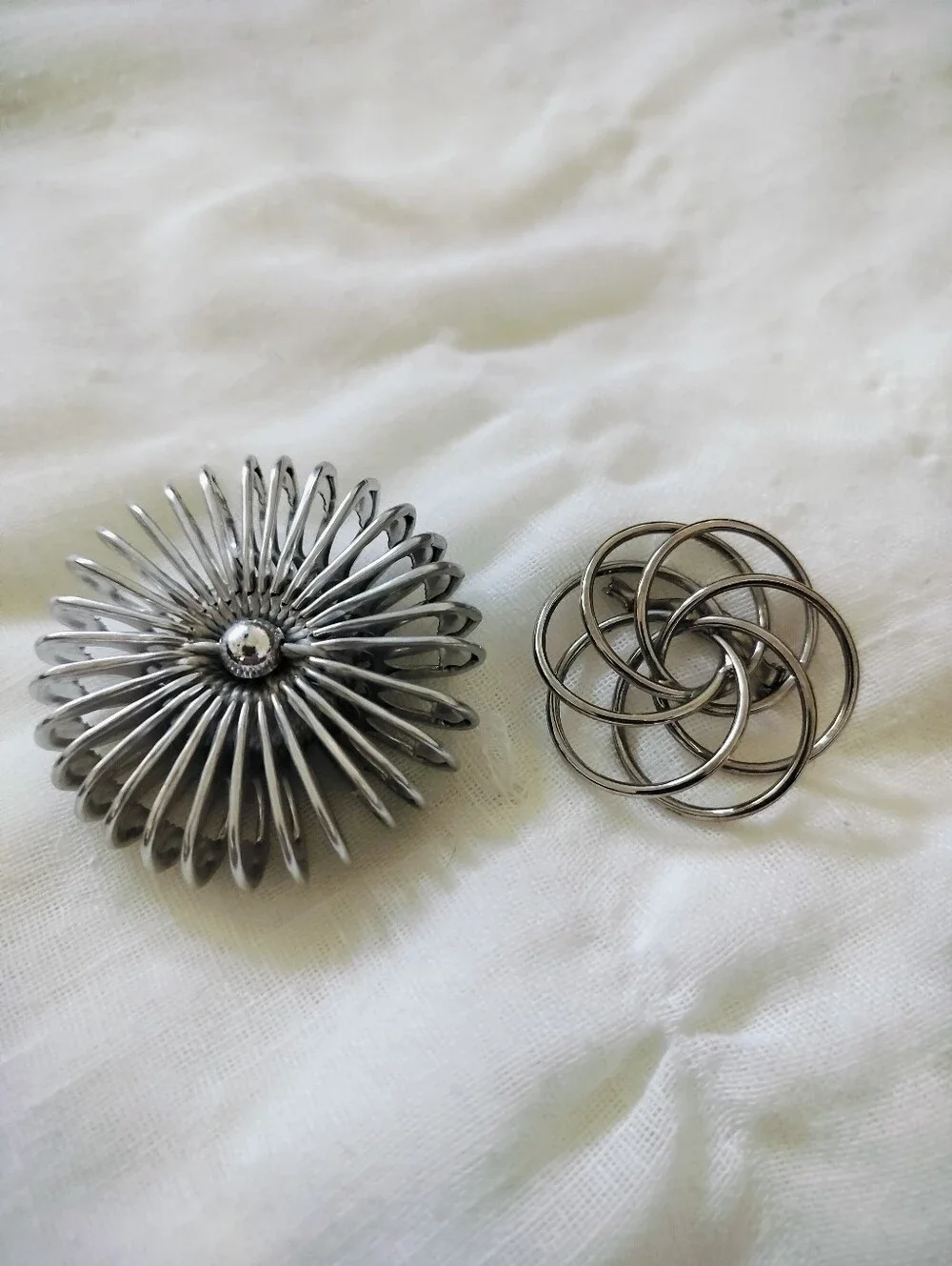 Vintage MCM Silver Tone Brooches: Wire Sunburst & Geometric Interlocking Rings